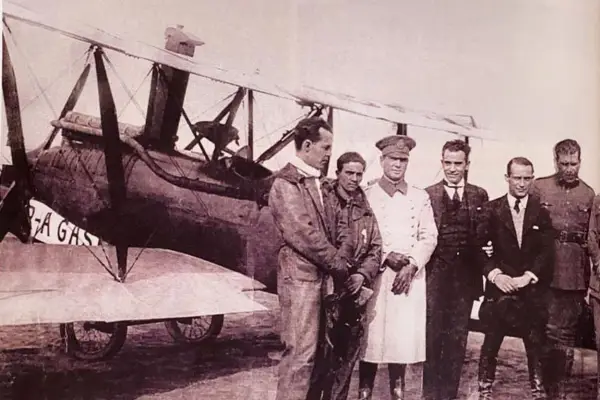 Recuerdos fotográficos: las andanzas del aviador Ernesto Nougués