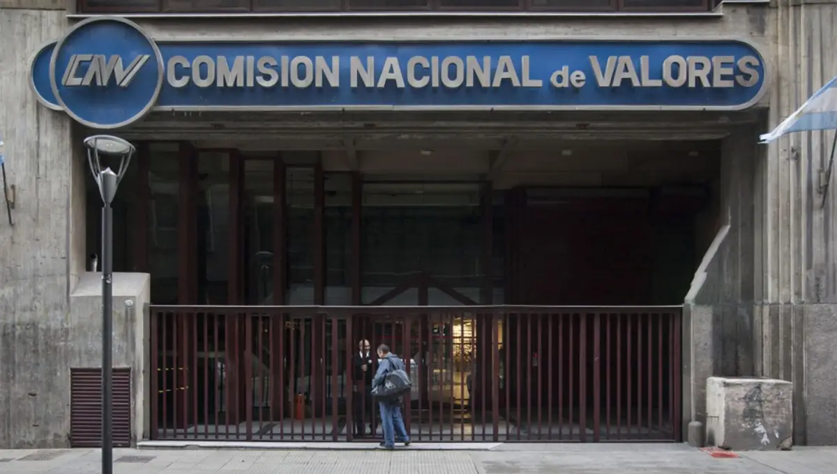 EN CABA. Sede de la Comisión Nacional de Valores (CNV).