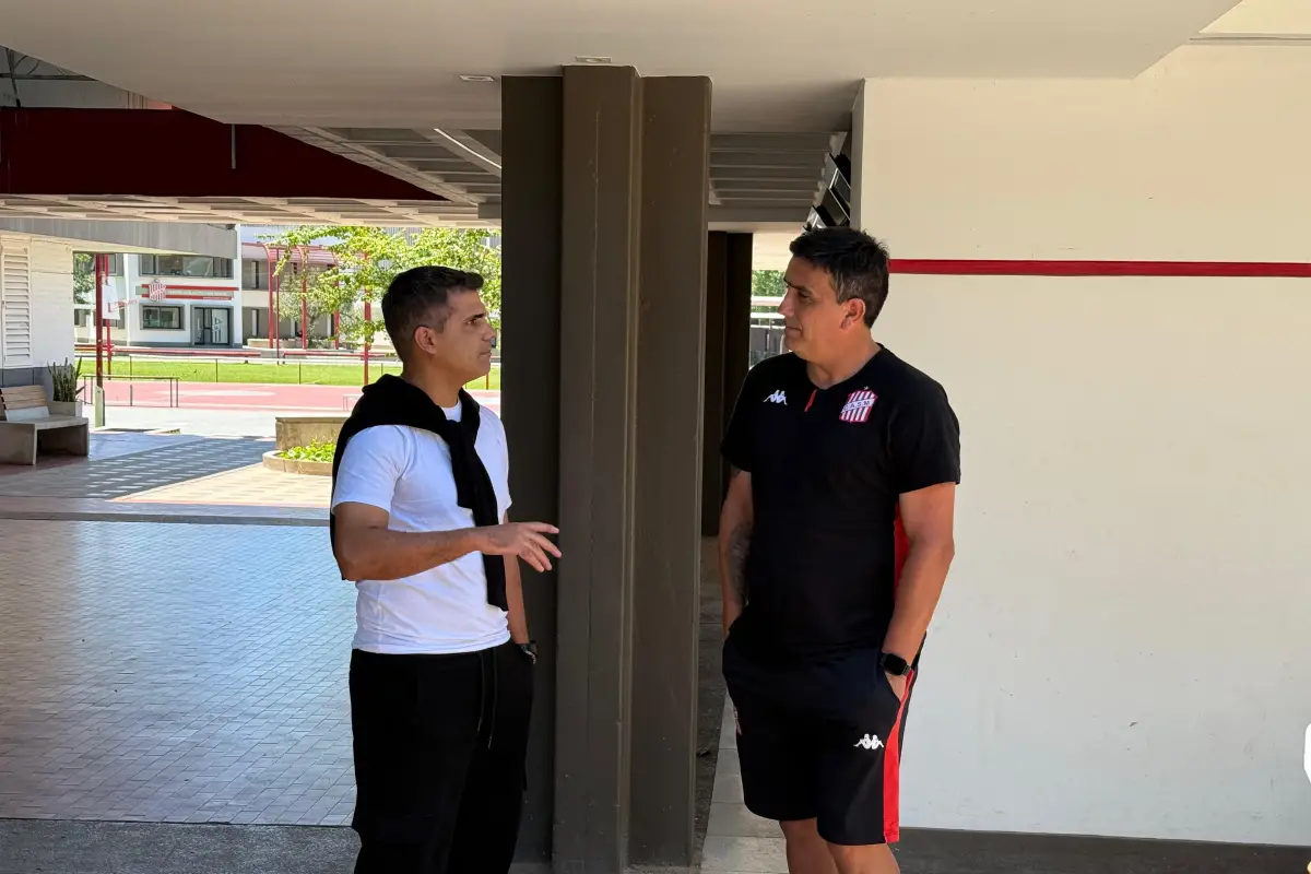 CÓNCLAVE. El encuentro entre Pérez Castro y Campodónico fue clave para determinar la salida del entrenador.
