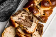 Postre navideño: pan trenzado marmolado con chocolate