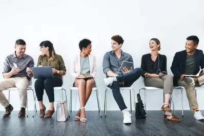 El mito del trabajo para toda la vida entra en crisis: se presenta el pasaporte laboral