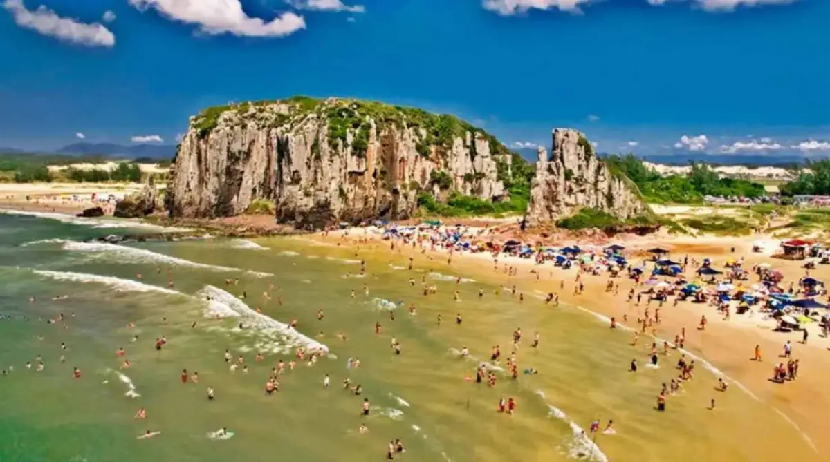 Cuál es la playa de Brasil más cercana a Argentina para visitar en el verano 2026: todo lo que tenés que saber