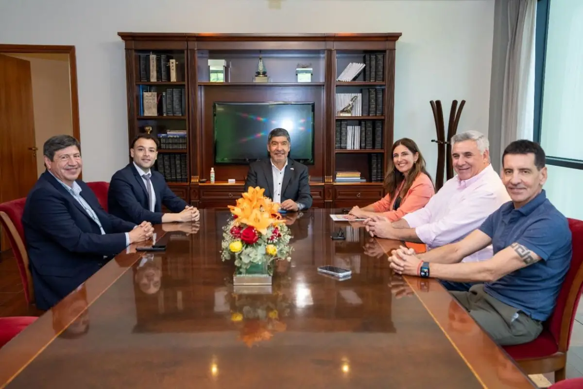 EN ANÁLISIS. Antes de viajar, Acevedo encomendó las tareas de reforma. 