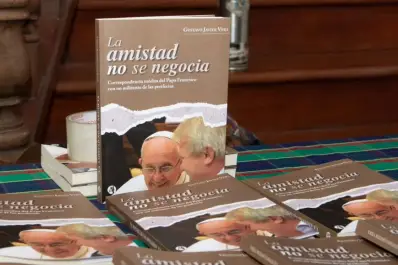 La correspondencia del papa Francisco sale a luz en un libro iluminador