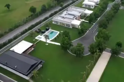 Golpe al entorno de Chiqui Tapia: prohíben salir del país a los dueños de una flota de autos de lujo