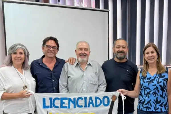 A los 75 años, se convirtió en el primer licenciado en Lutería de la UNT: “Todavía no me cae la ficha”