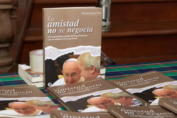 La correspondencia del papa Francisco sale a luz en un libro iluminador