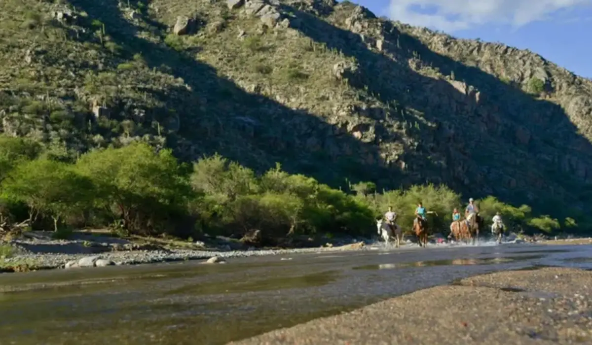 Vacaciones 2026: el oasis sanjuanino que cautiva con su naturaleza y su riqueza geológica