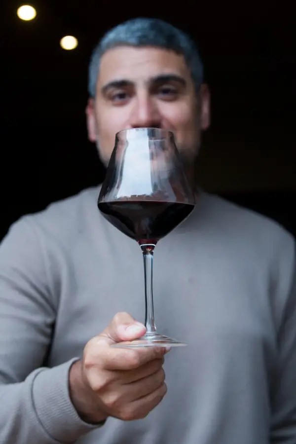 Cómo cambia un vino según nuestro estado de ánimo, qué cepas probar primero y la experiencia del maridaje cultural