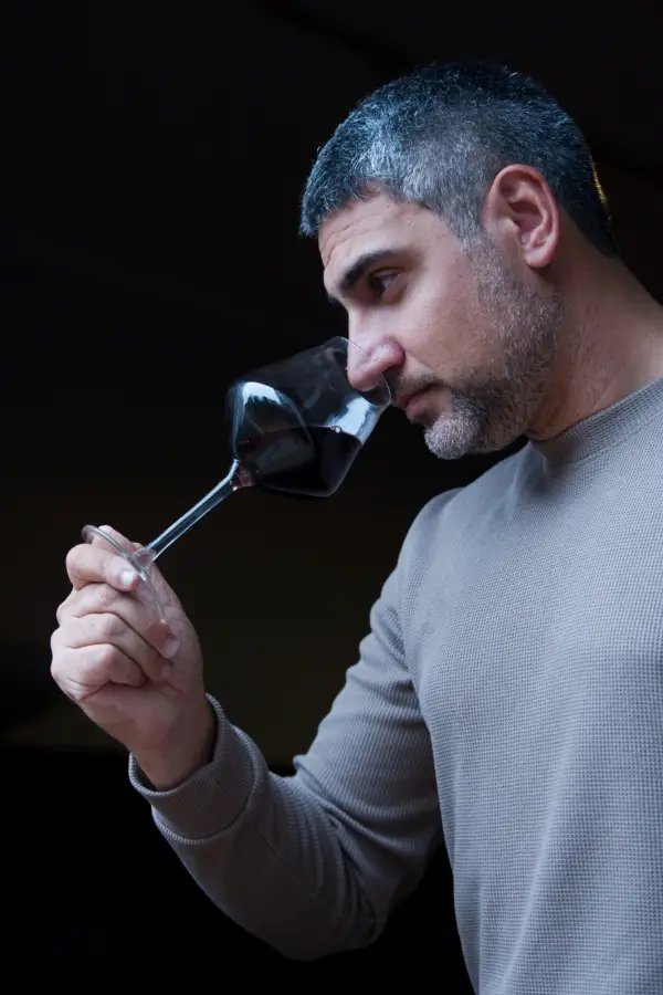 Cómo cambia un vino según nuestro estado de ánimo, qué cepas probar primero y la experiencia del maridaje cultural