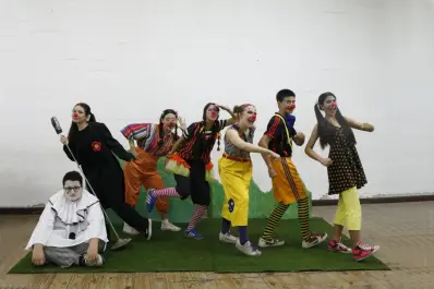 Teatro: un “Mundo alegre” que cambia a Pueblo Serio