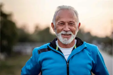 No es ni la dieta ni el ejercicio: la ciencia afirma que este es el factor que asegura la longevidad