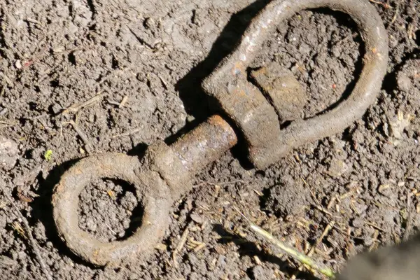 Hallazgo inesperado en la Quebrada de Lules: descubren un antiguo eslabón de hierro que abre nuevas preguntas sobre el pasado