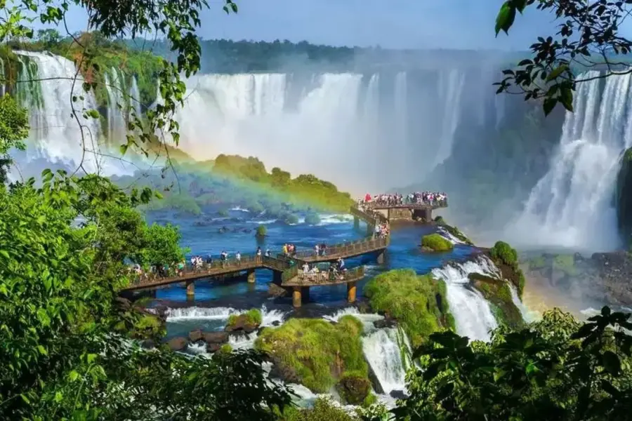 MAGNIFICENCIA. Visitar Cataratas es una experiencia única.