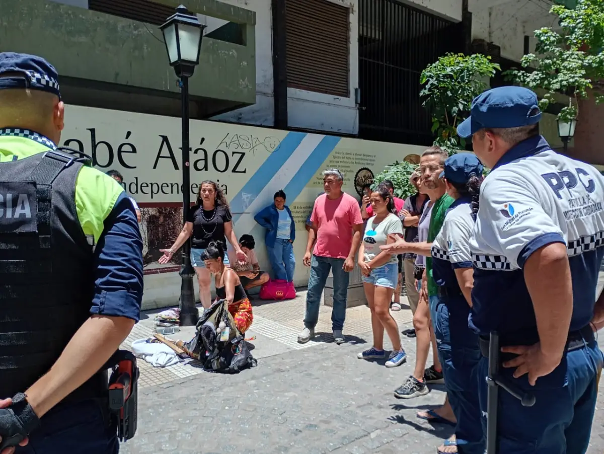Tensión en Congreso primera cuadra: la Municipalidad ordenó desalojar a los vendedores ambulantes