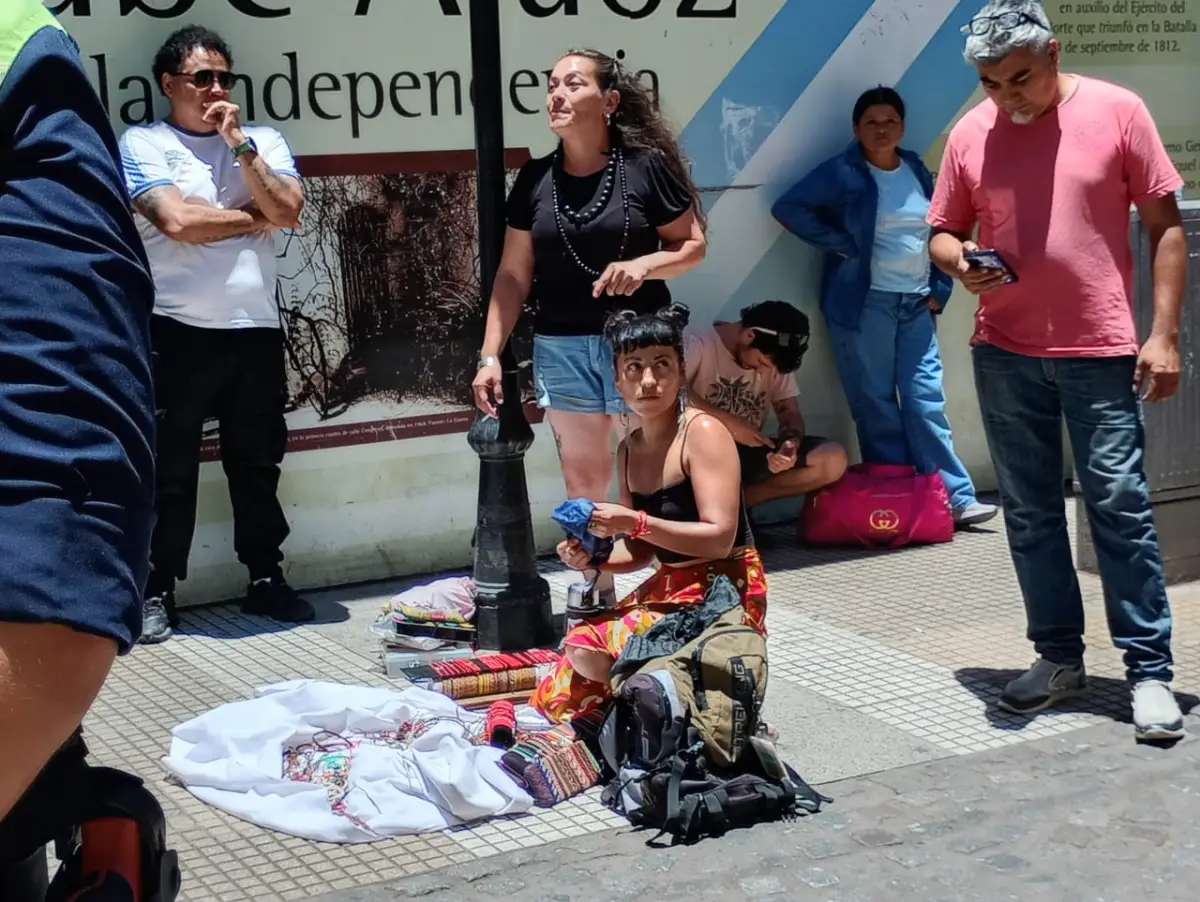 Tensión en Congreso primera cuadra: la Municipalidad ordenó desalojar a los vendedores ambulantes