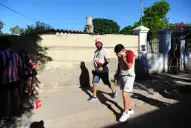 A muerte con la Bruja: el hincha de Estudiantes que llegó en micro y bancó la postura del Pincha frente a la AFA