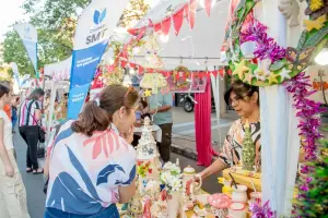 La Feria Navideña de emprendedores se instala en la plaza Independencia