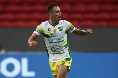 San Martín activa la reconstrucción: Cholo Benítez al caer, Tucu Salazar en la mira y el conflicto de García con la FIFA