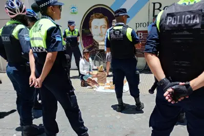 Tensión en Congreso primera cuadra: la Municipalidad ordenó desalojar a los vendedores ambulantes