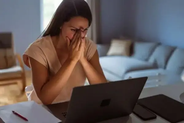 Por qué es tan difícil investigar a los que cometen estafas virtuales