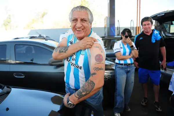Entre el rojo y el celeste: la historia del hincha de Aguilares que divide su corazón entre Racing y Newbery