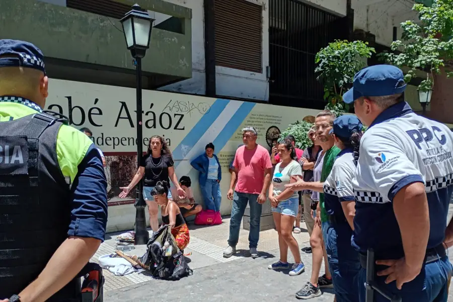 Tensión en Congreso primera cuadra: la Municipalidad ordenó desalojar a los vendedores ambulantes