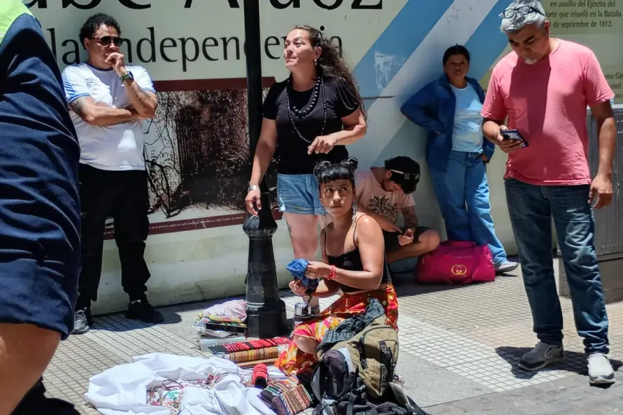 Tensión en Congreso primera cuadra: la Municipalidad ordenó desalojar a los vendedores ambulantes