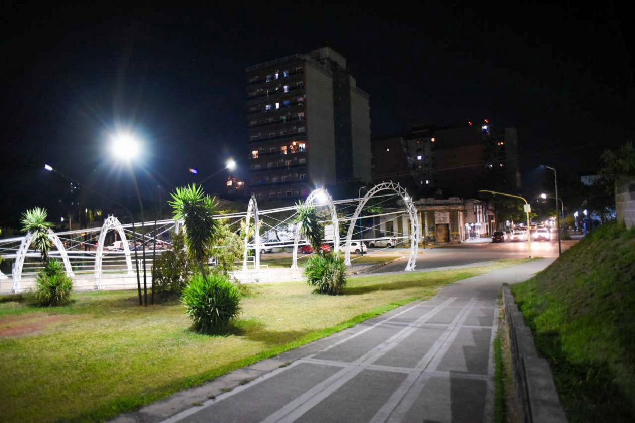 EN LOS ALREDEDORES. Esta semana se habilitó el nuevo sistema de luces.