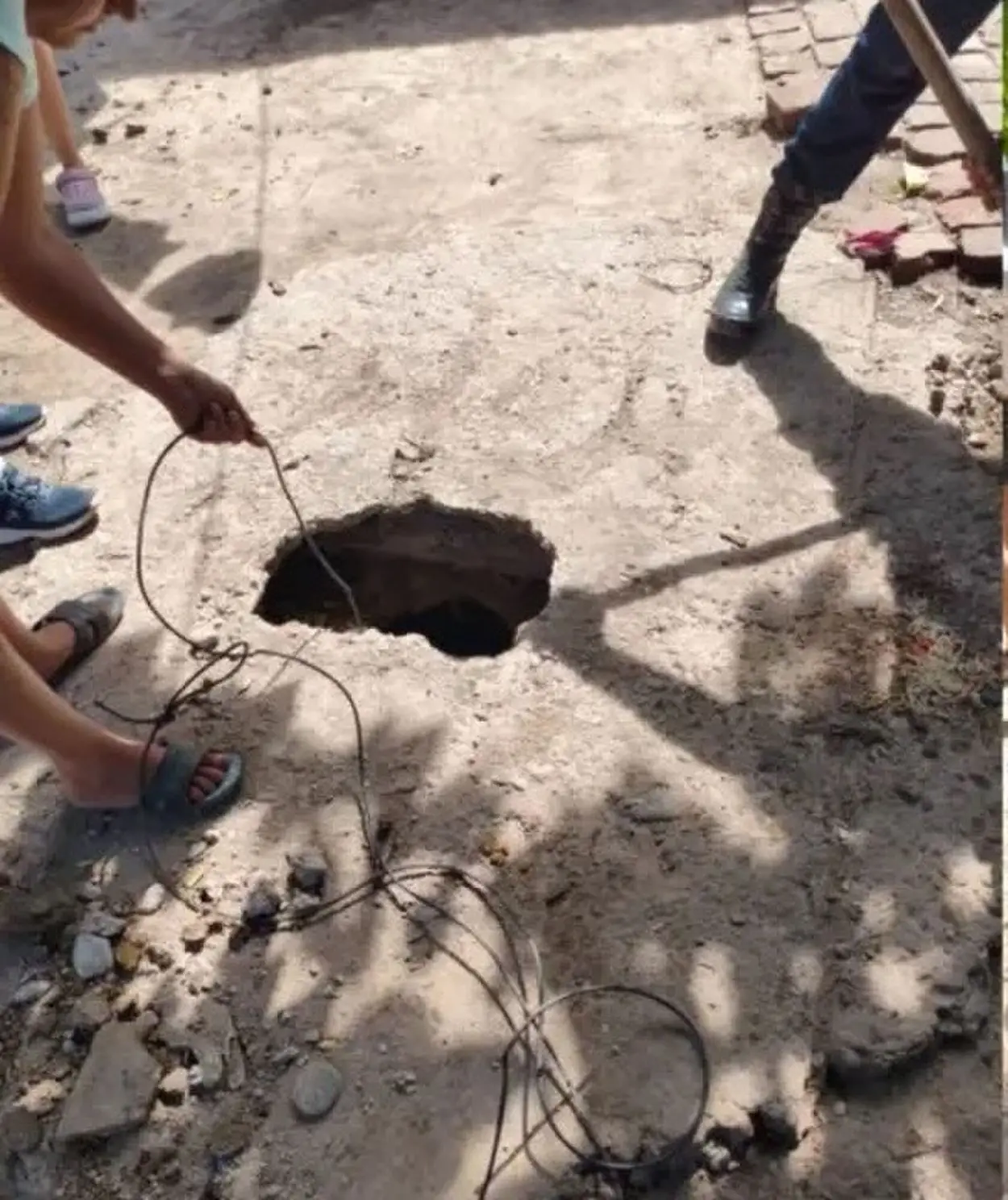 LA ROTURA. Por ahí se cayó el pequeño David.