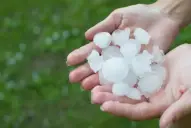 Fuerte caída de granizo en El Cadillal: gran parte de Tucumán se encuentra bajo alerta meteorológica naranja