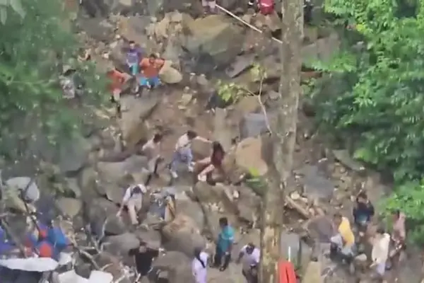 Colombia: al menos 17 adolescentes murieron al caer a un precipicio