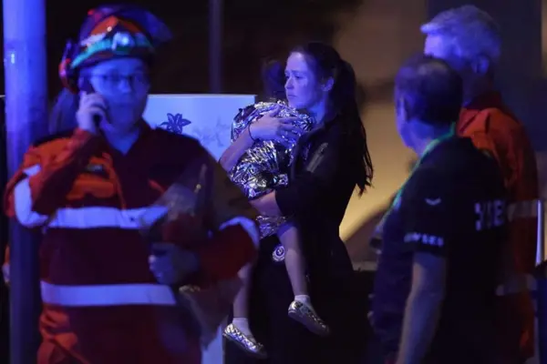 Los equipos de rescate llegaron a Bondi Beach tras el grave tiroteo durante la fiesta judía de Janucá (AFP o sus licenciantes / VATICANNEWS.VA)