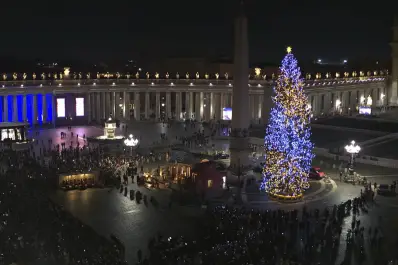 Así fue la inauguración del mega pesebre y el árbol de Navidad gigante del Vaticano