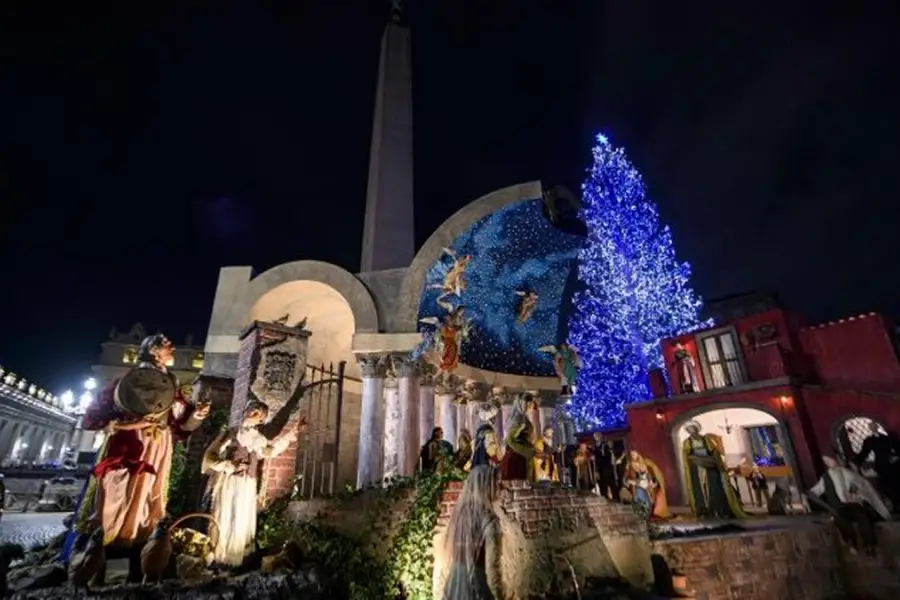 Además del pesebre de la Plaza de San Pedro, se instaló otra escultura en el Aula Pablo VI