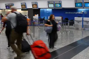 Se levantó el paro de controladores aéreos previsto para este jueves y viernes