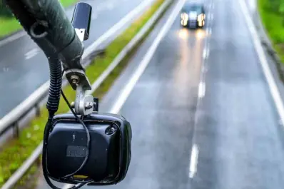 Cómo identificar una cámara de velocidad por una pista clave en el pavimento