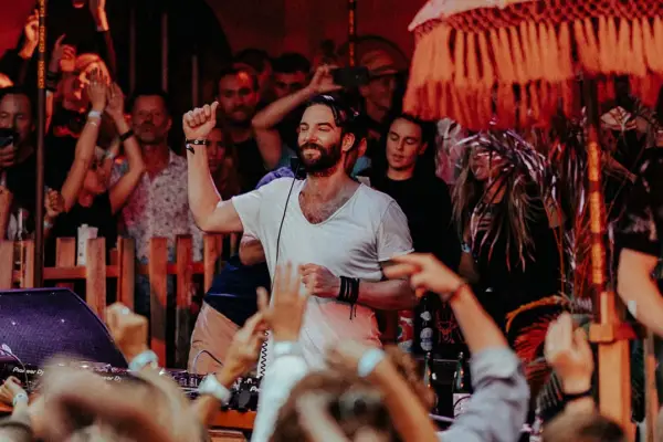 Proyecto Aborigen despide el año con una fecha internacional en el bosque taficeño