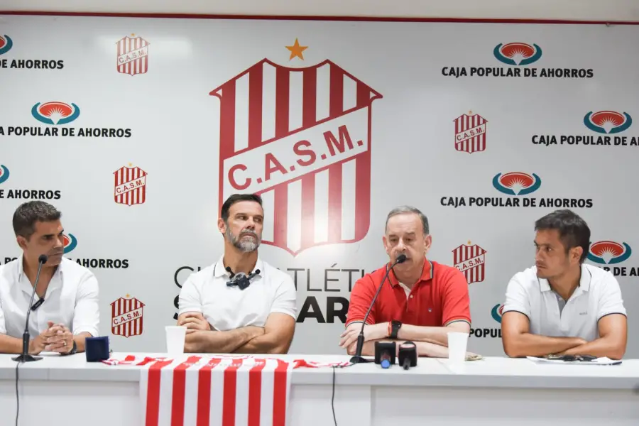 RESPALDO. Andrés Yllana junto a Facundo Pérez Castro, Oscar Mirkin y Rafael Ponce de León, durante su presentación en La Ciudadela.