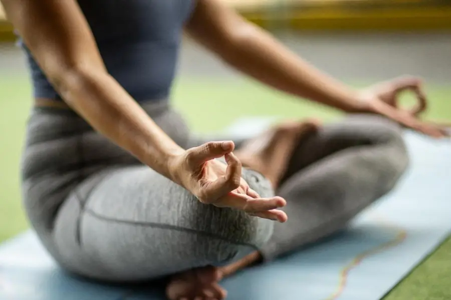 El yoga ayuda a reducir los niveles de ansiedad y a conciliar el sueño a la noche