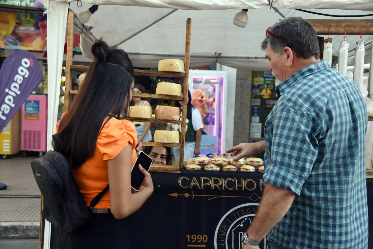 Compras, paseo y gastronomía: el casco histórico de la ciudad se viste de fiesta con las Ferias Navideñas