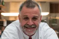 El chef Christian Petersen se descompensó en una excursión y está grave: ¿qué dice el parte médico?