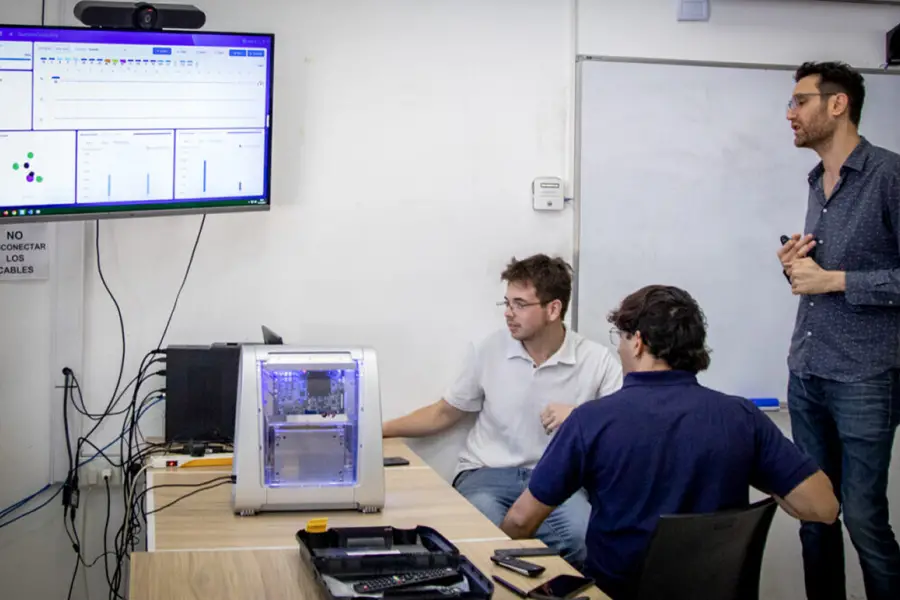 DE LA UNAHUR. El proyecto busca democratizar el acceso a una tecnología estratégica con impacto científico, económico y social. / UNAHUR