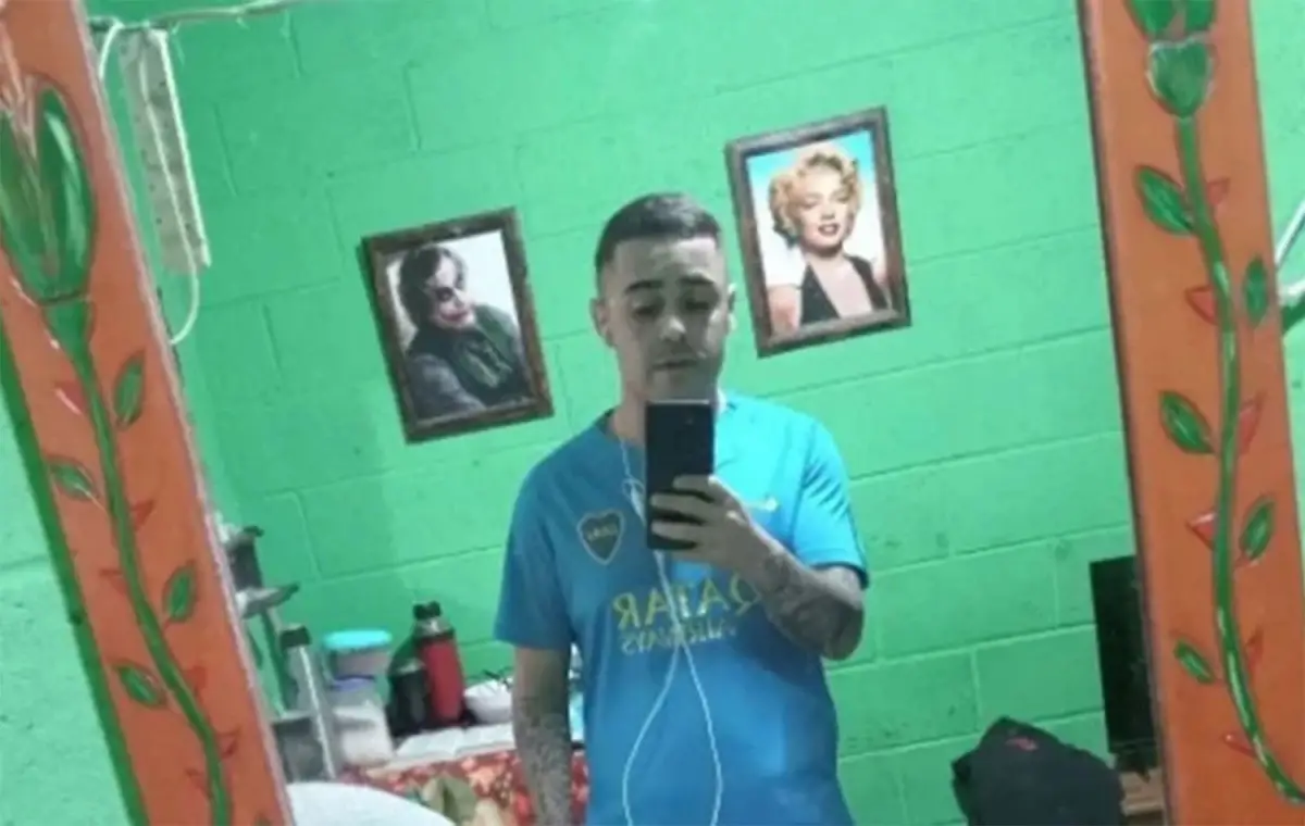 POLÉMICA. Abel Lobos subía fotos a las redes sociales desde el penal de Villa Urquiza.