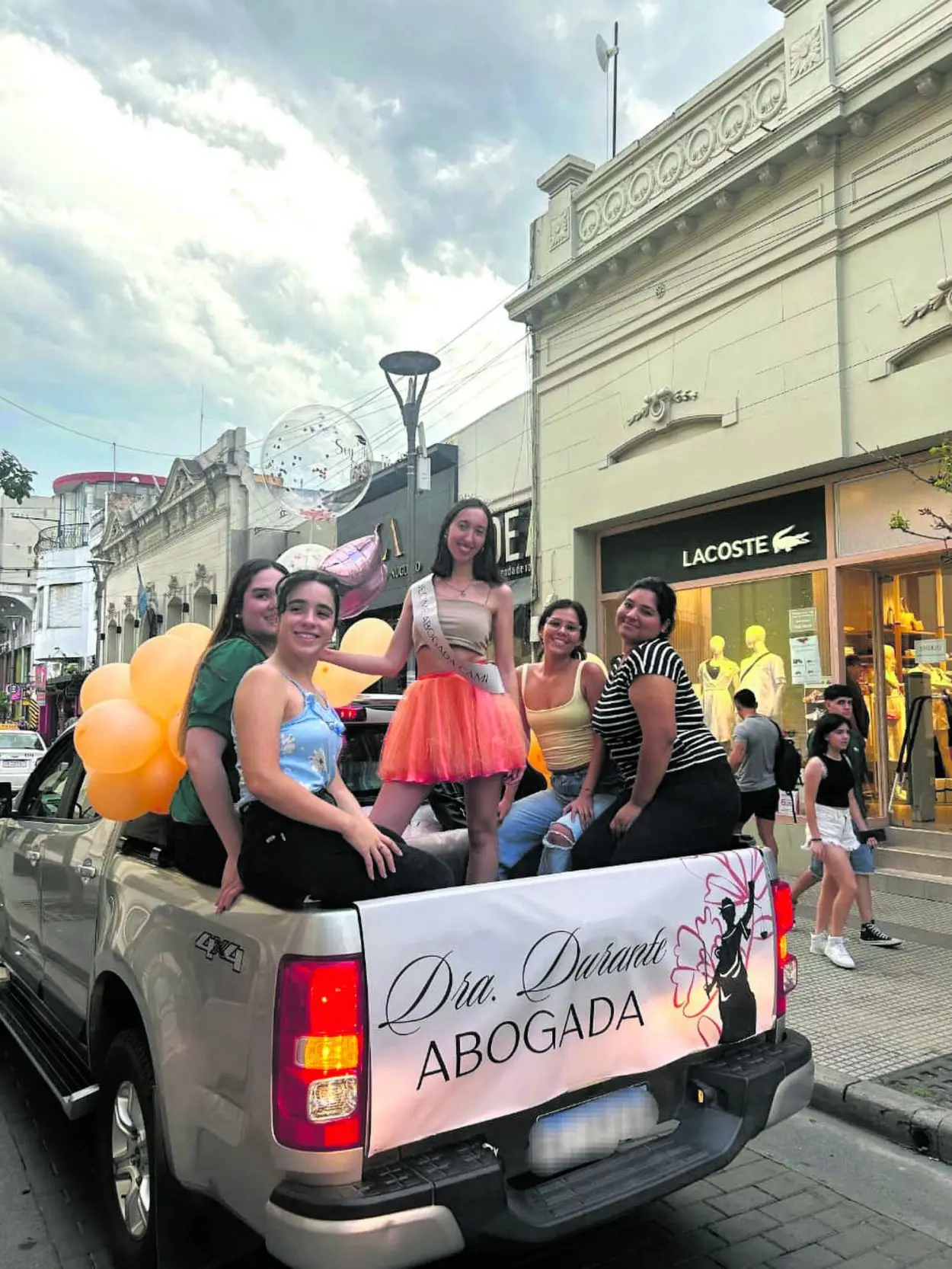Fiesta en las calles tucumanas: caravanas, recibidas y ¡propuesta de casamiento!