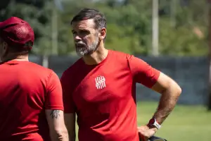 Yllana puso en marcha el modelo 2026 de San Martín: bajas, una renovación y una posible venta