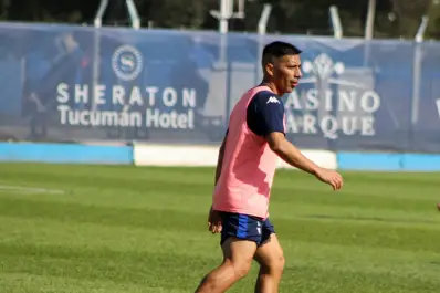 Buscan llevarlo a una situación límite: el duro descargo del representante de Acosta tras su marginación de Atlético Tucumán