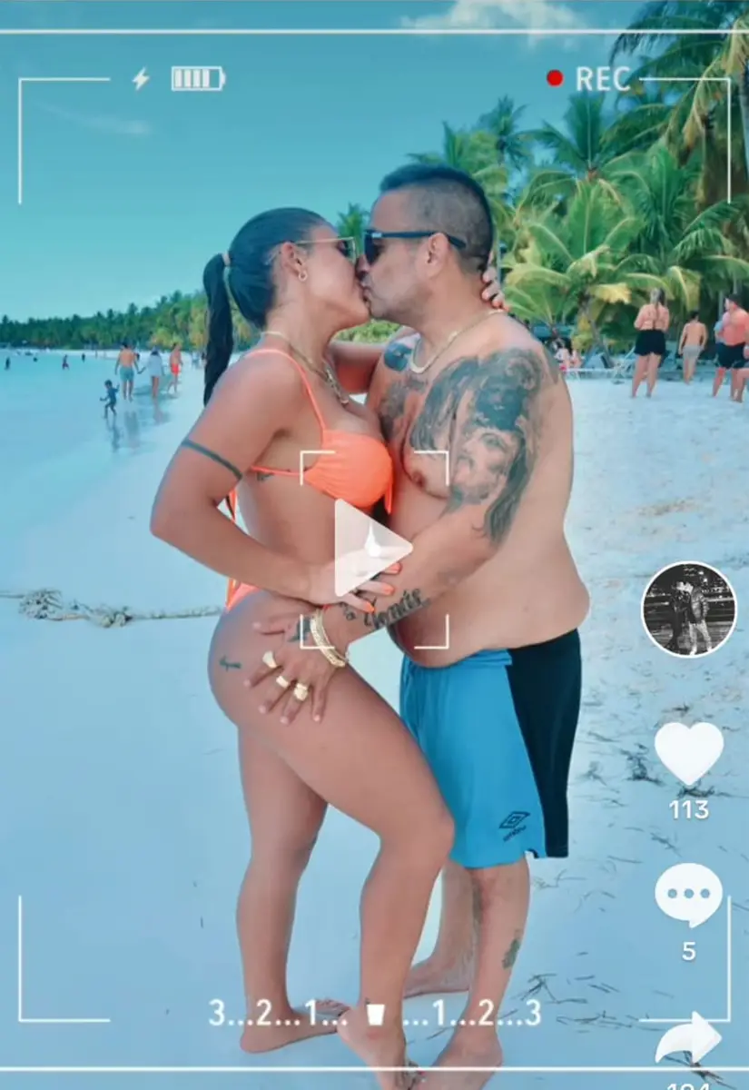 DE VACACIONES. Ana Sofía Pampone Míguez con su pareja en uno de los viajes que hicieron.