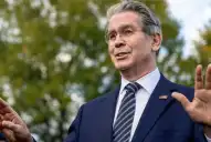 “Tiene sangre en las manos”, le gritaron a Bessent