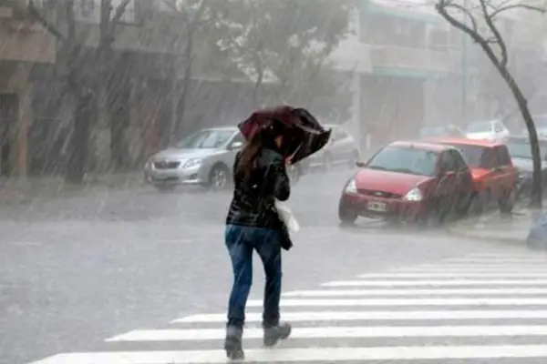 Alerta naranja: qué regiones esperan fuertes tormentas durante el fin de semana